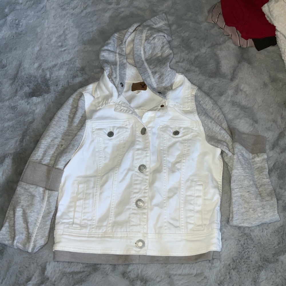 American eagle white / gray jacket